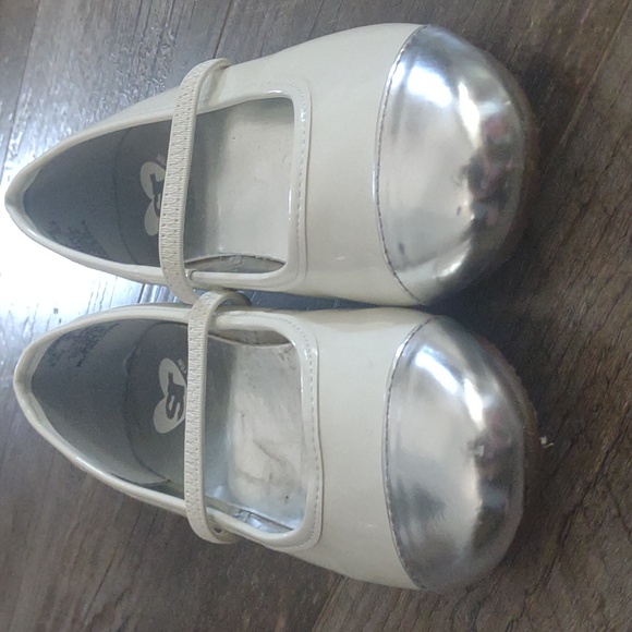 White slip on Caroline Stride Rite shoes, US size 2.5 - Picture 4 of 5
